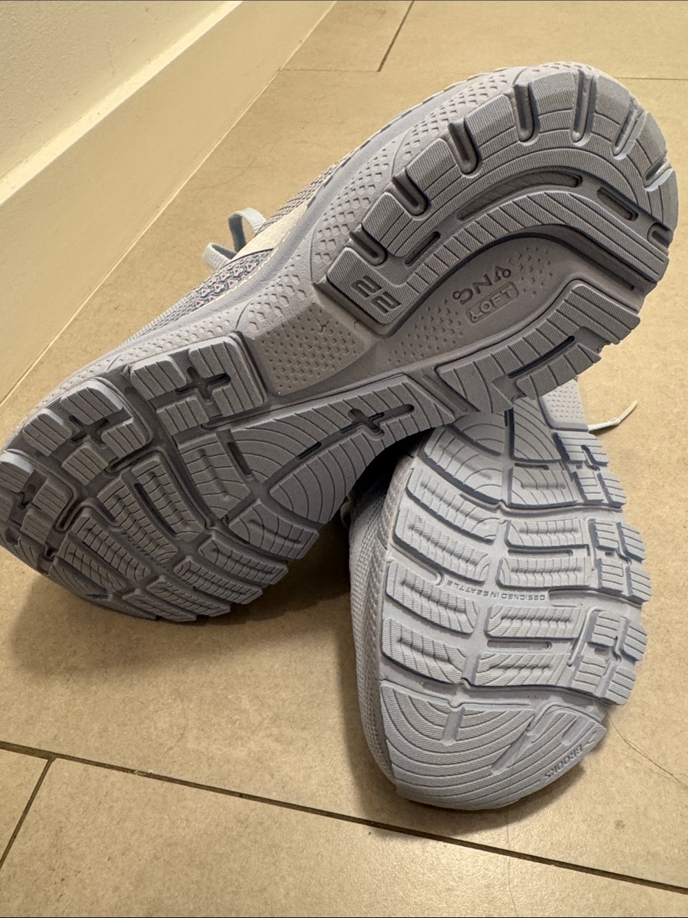 Brooks Adrenaline GTS 22 (Women's) - Picture 7 of 9